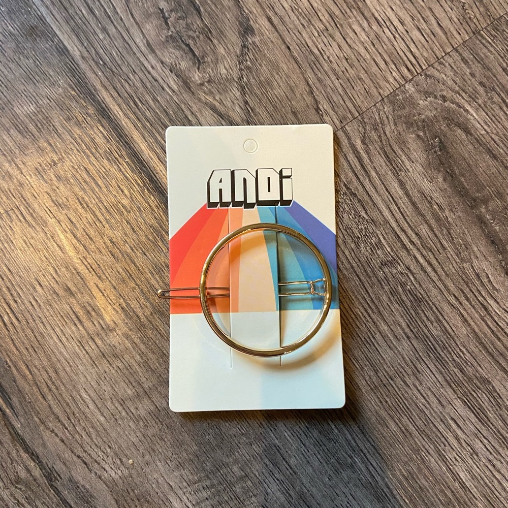 Shop Andi clip